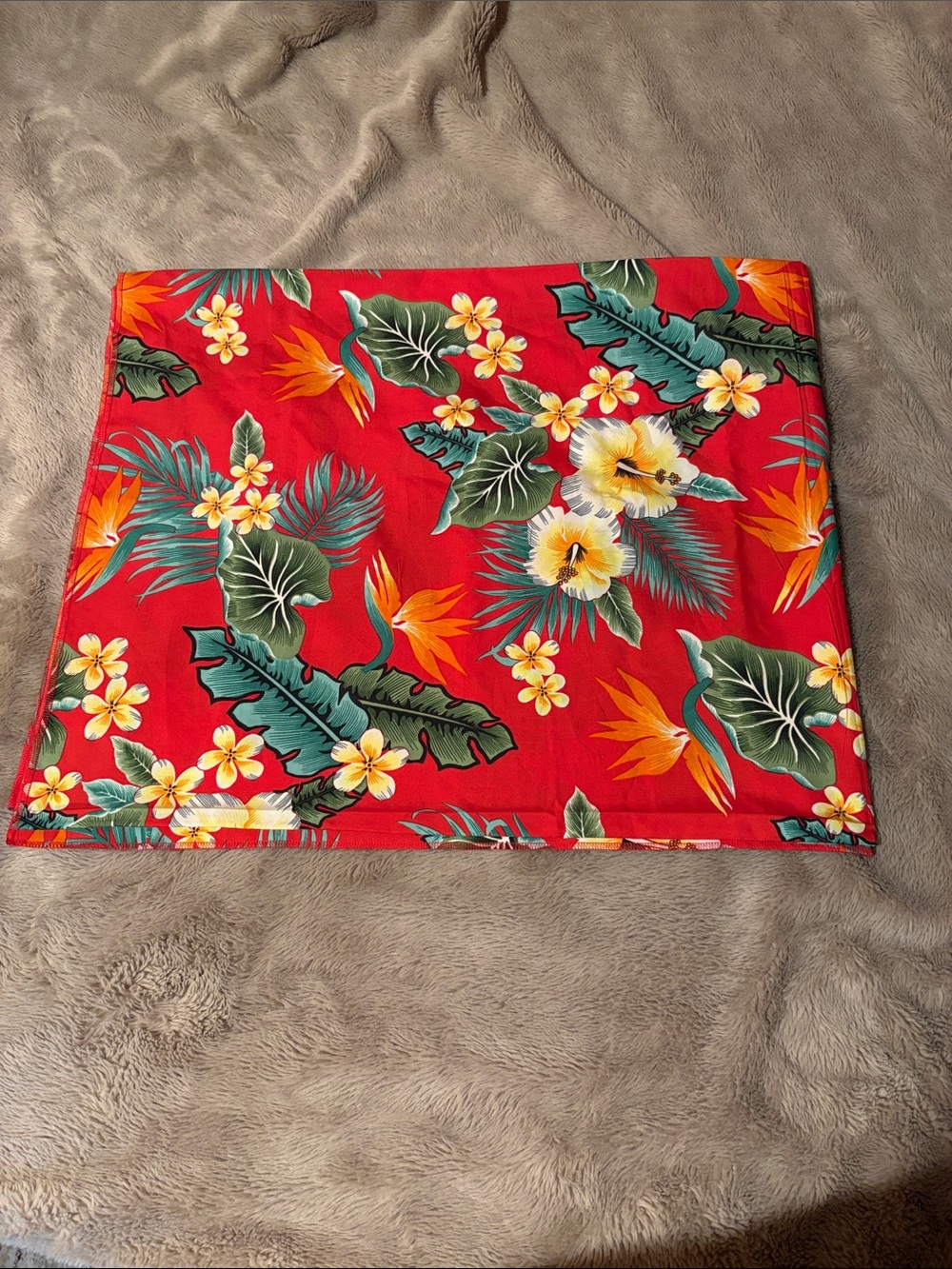Red Hawaiian wrap